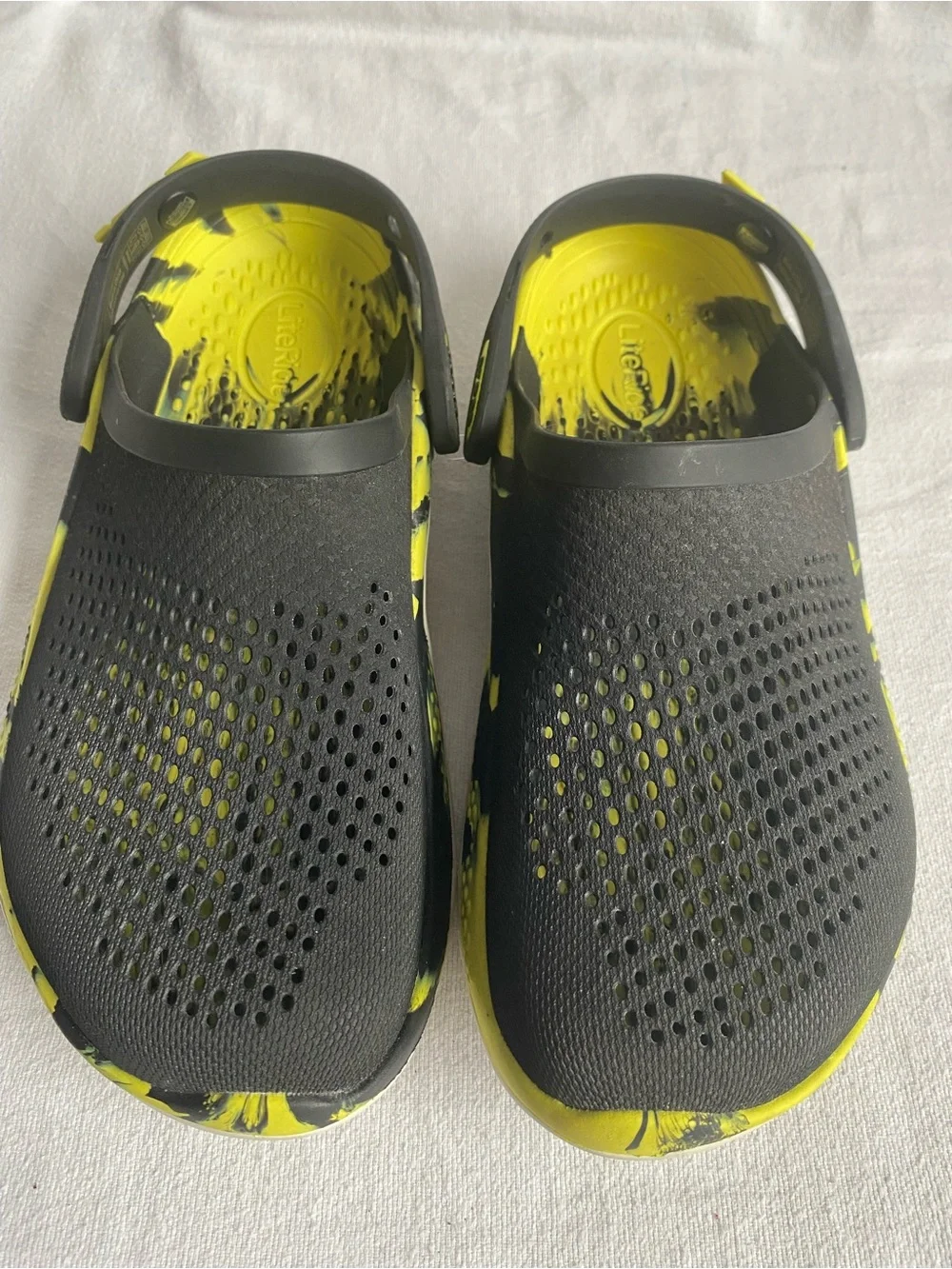 CROCS LiteRide 360 Marbled Clog in Black and Neon Yellow